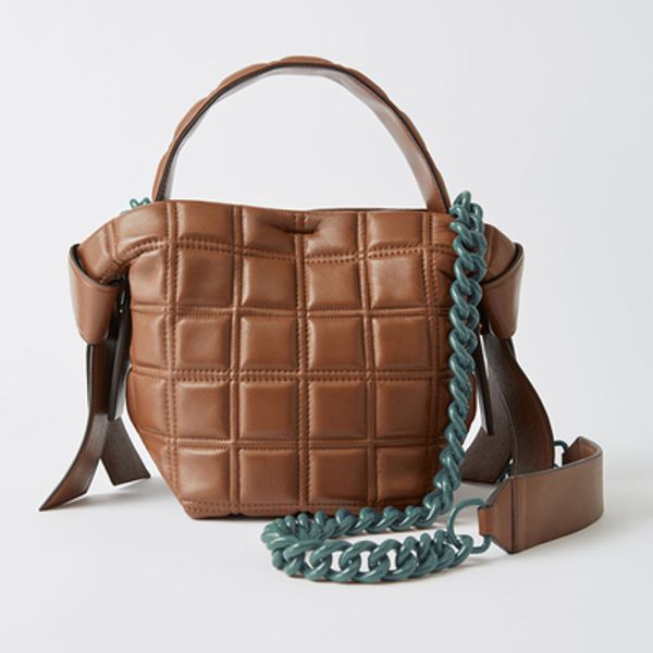 acrylic shoulder strap bag women bow bucket messenger bag pu leather quilted female handbags sac a main femme
acrylic shoulder strap bag women bow bucket messenger bag pu leather quilted female handbags sac a main femme