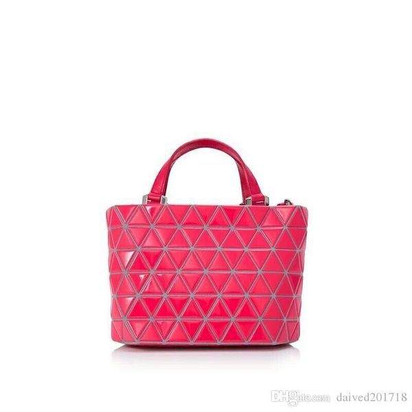 2017 european big name luxury goods style, new red lady bag, fashion bag, large handbag, pu bright face plaid design
2017 european big name luxury goods style, new red lady bag, fashion bag, large handbag, pu bright face plaid design