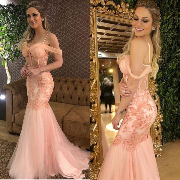 pink off shoulder mermaid evening dresses 2020 lace appliques sheer zipper back sweep train formal prom party gown robe de soiree, Black;red
pink off shoulder mermaid evening dresses 2020 lace appliques sheer zipper back sweep train formal prom party gown robe de soiree, Black;red