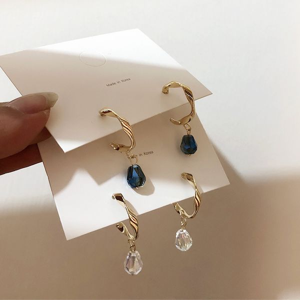 2020 korea temperament elegant simple baroque wild c-shaped metal color crystal earrings for women girls party lady earrings, Golden;silver
2020 korea temperament elegant simple baroque wild c-shaped metal color crystal earrings for women girls party lady earrings, Golden;silver