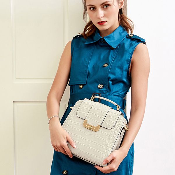 leather handbag for ladies, new 2019, crocodile design small square bag, commuter bag for ladies, leather handbag, crossbody bag
leather handbag for ladies, new 2019, crocodile design small square bag, commuter bag for ladies, leather handbag, crossbody bag