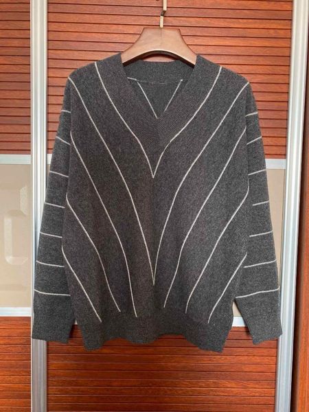 2019 new ladies fashion long-sleeved casual v-neck pure cashmere sweater 1111, White;black
2019 new ladies fashion long-sleeved casual v-neck pure cashmere sweater 1111, White;black