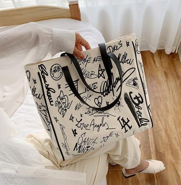 graffiti canvas bag women and men cross-body large capacity fashion handbags shipping totes shoulder bags
graffiti canvas bag women and men cross-body large capacity fashion handbags shipping totes shoulder bags