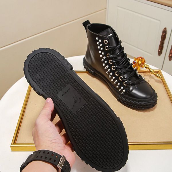 luxury men s low help martin boots large short boots round head casual shoes black fashion lace up sneakers 39-44
luxury men s low help martin boots large short boots round head casual shoes black fashion lace up sneakers 39-44