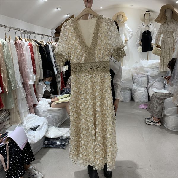 2020 summer new women's korean fashion flower lace embroidery waist show thin sweet temperament dress, White;black
2020 summer new women's korean fashion flower lace embroidery waist show thin sweet temperament dress, White;black