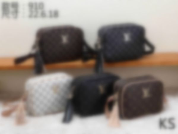 910 leather classic fashion handbag card bag zero wallet men's and women's backpacks single shoulder bag 910
910 leather classic fashion handbag card bag zero wallet men's and women's backpacks single shoulder bag 910
