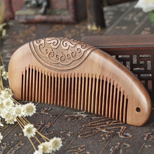 1pc изысканный двухсторонний резные peach wood comb 14см портативный массаж сумка антистатические волосы расческой g0425, Silver
1pc изысканный двухсторонний резные peach wood comb 14см портативный массаж сумка антистатические волосы расческой g0425, Silver