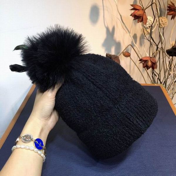 2020 luxury fashion knitting cotton black hats with black hair ball women's winter warm hats with box, Blue;gray
2020 luxury fashion knitting cotton black hats with black hair ball women's winter warm hats with box, Blue;gray