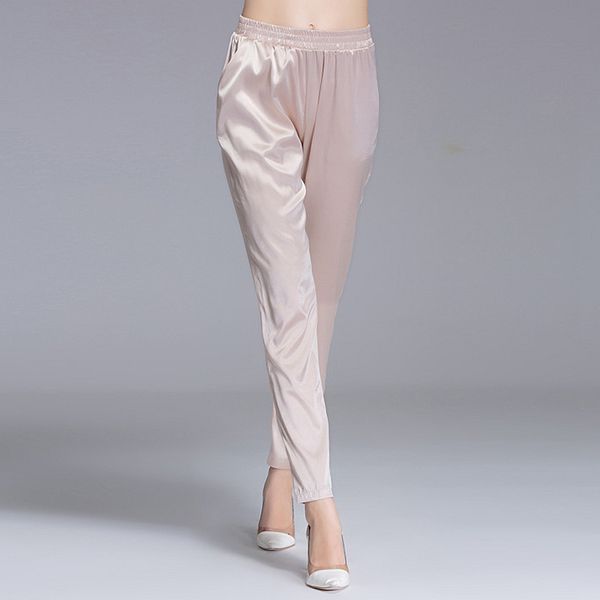 92% silk pants women simple design solid elastic waist pockets harem trousers new fashion europe and american style 2020, Black;white
92% silk pants women simple design solid elastic waist pockets harem trousers new fashion europe and american style 2020, Black;white