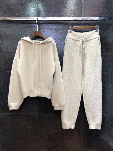 2020 early spring new women's neckline drawstring hooded stitching fur long-sleeved shirt + trousers sweater set 108, White
2020 early spring new women's neckline drawstring hooded stitching fur long-sleeved shirt + trousers sweater set 108, White
