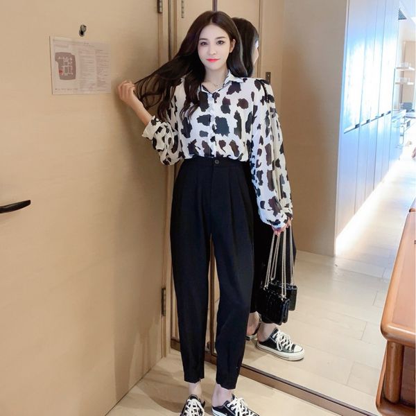 temperament goddess fan two-piece western style ageing suit printing long-sleeved shirt high waist overalls leggings, Black;white
temperament goddess fan two-piece western style ageing suit printing long-sleeved shirt high waist overalls leggings, Black;white