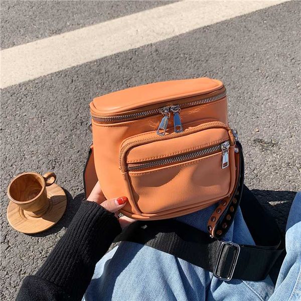 new original design fashion bucket bag unique design large capacity chest bag crossbody width 18cm height 19cm thickness 8cm
new original design fashion bucket bag unique design large capacity chest bag crossbody width 18cm height 19cm thickness 8cm