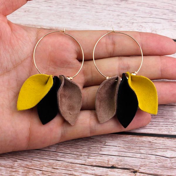 zwpon 2019 fashion triple leaf suede leather hoop earrings for women soft genuine leather earrings jewelry wholesale, Golden;silver
zwpon 2019 fashion triple leaf suede leather hoop earrings for women soft genuine leather earrings jewelry wholesale, Golden;silver