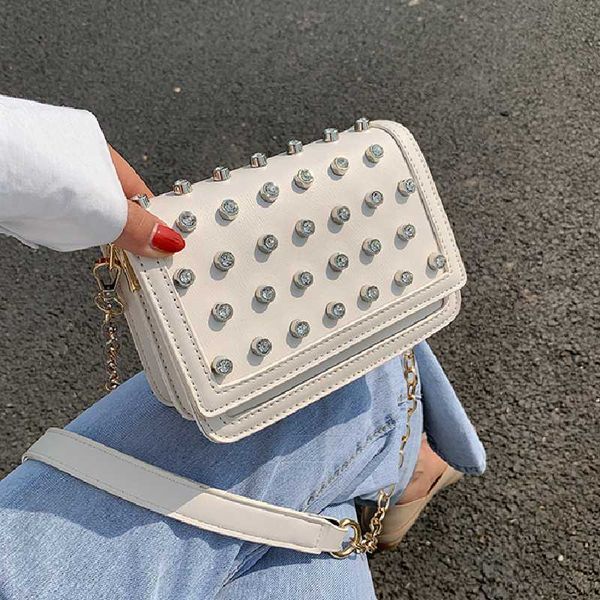 new оригинальный дизайн моды rivet площади сумка элегантная сумка плеча crossbody ширина 18см высота 13см толщина 8 см
new оригинальный дизайн моды rivet площади сумка элегантная сумка плеча crossbody ширина 18см высота 13см толщина 8 см
