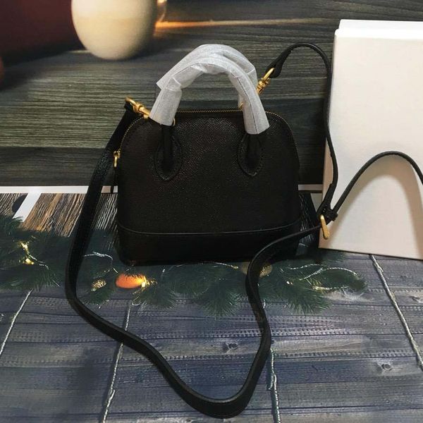 2018 brand fashion luxury designer handbag mini letter printing shoulder bag high quality womens tote bag
2018 brand fashion luxury designer handbag mini letter printing shoulder bag high quality womens tote bag