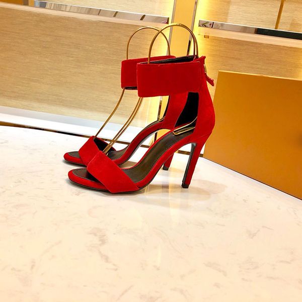 fashion 5 colors2019 original box classic black and nude women high heels patent leather pointy toe dress shoes shallow mouth
fashion 5 colors2019 original box classic black and nude women high heels patent leather pointy toe dress shoes shallow mouth