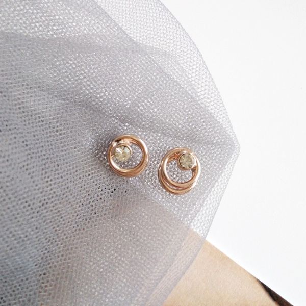 simple small metal texture round rhinestones stud earrings temperament fashion korean girl women's jewelry accessories, Golden;silver
simple small metal texture round rhinestones stud earrings temperament fashion korean girl women's jewelry accessories, Golden;silver