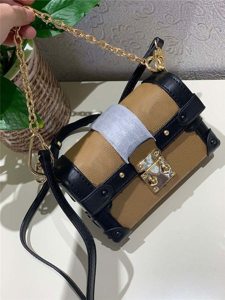женщины дизайнер crossbody messenger сумки на ремне из натуральной кожи 2020 новый m448186 мини-коробка сумка тотализатор клатч сумки
женщины дизайнер crossbody messenger сумки на ремне из натуральной кожи 2020 новый m448186 мини-коробка сумка тотализатор клатч сумки