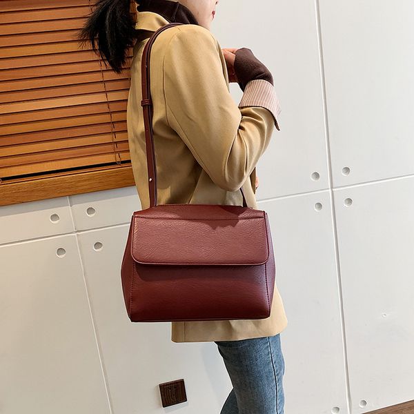 2020 new women's shoulder bag korean version of the stylish crossbody bag large capacity solid color portable small square
2020 new women's shoulder bag korean version of the stylish crossbody bag large capacity solid color portable small square