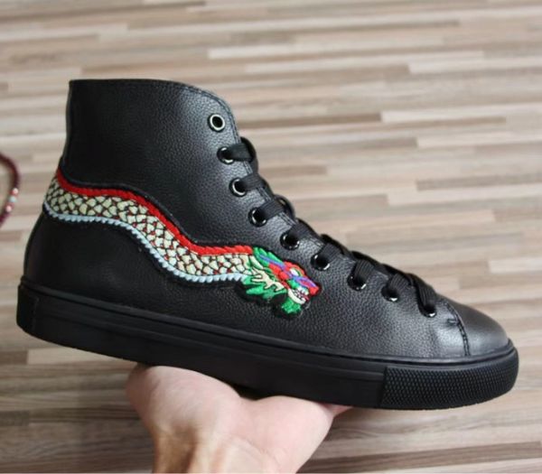 new fashion men women casual shoes luxury designer sneakers shoes genuine leather bee embroidered with box 34-46, White;red
new fashion men women casual shoes luxury designer sneakers shoes genuine leather bee embroidered with box 34-46, White;red