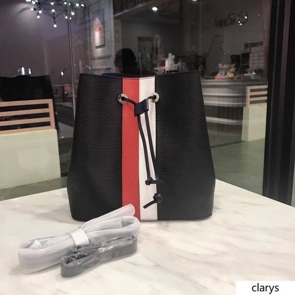 lovuitto lockme cabas shoulder bag lockme bucket m44021 hand bag size: 26*26*17cm
lovuitto lockme cabas shoulder bag lockme bucket m44021 hand bag size: 26*26*17cm