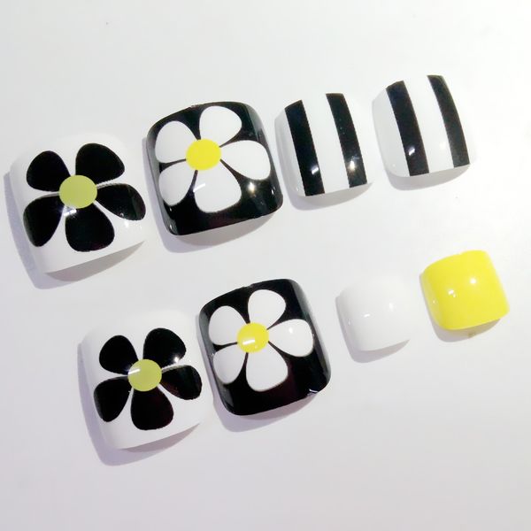 24pcs artificial toe nails black stripe fake toenail flowers false nails for lady foot diy nail art tips 41#, Red;gold
24pcs artificial toe nails black stripe fake toenail flowers false nails for lady foot diy nail art tips 41#, Red;gold