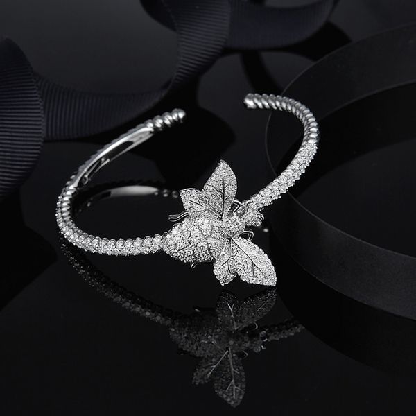 wholesale-yellow sliver with bumble bee bracelet for women fashion and modern look sterling sliver, Golden;silver
wholesale-yellow sliver with bumble bee bracelet for women fashion and modern look sterling sliver, Golden;silver