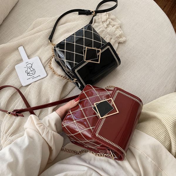 original design rhombic chain bag women 2020 new simple one shoulder messenger bag leisure bucket
original design rhombic chain bag women 2020 new simple one shoulder messenger bag leisure bucket