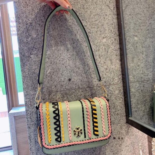 designer women bags new style knit small square single shoulder bag with clamshell cover size: 22.16.6, Black
designer women bags new style knit small square single shoulder bag with clamshell cover size: 22.16.6, Black