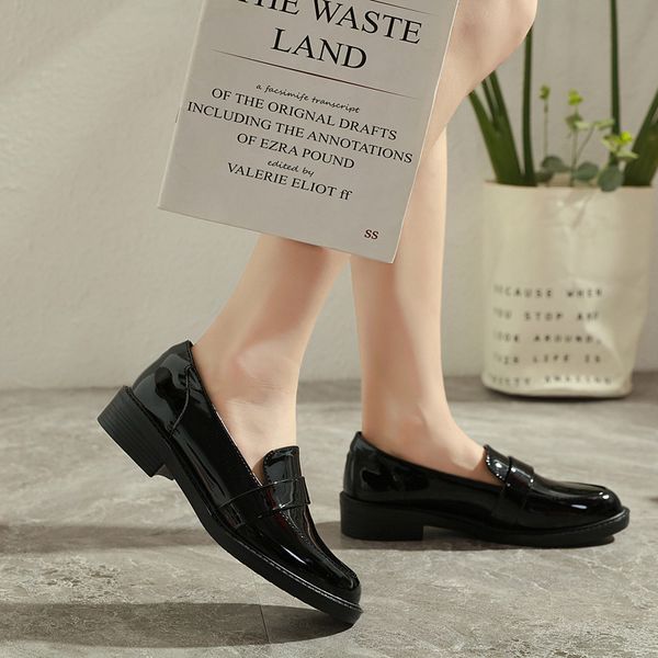 japanned leather shoes woman brief solid round toe british moccasins slip on femme single flats all match oxfords loafers design, Black
japanned leather shoes woman brief solid round toe british moccasins slip on femme single flats all match oxfords loafers design, Black