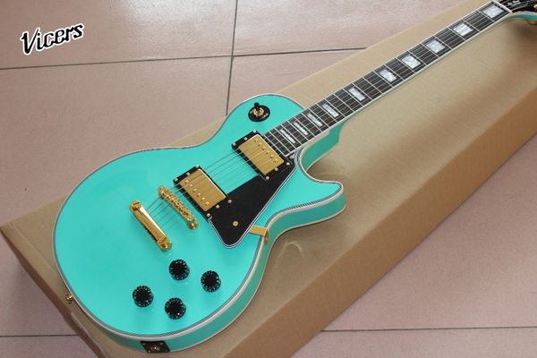 custom shop, standard custom electric guitar.rosewood fingerboard. 60 guitaar.black pickguard guitarra
custom shop, standard custom electric guitar.rosewood fingerboard. 60 guitaar.black pickguard guitarra