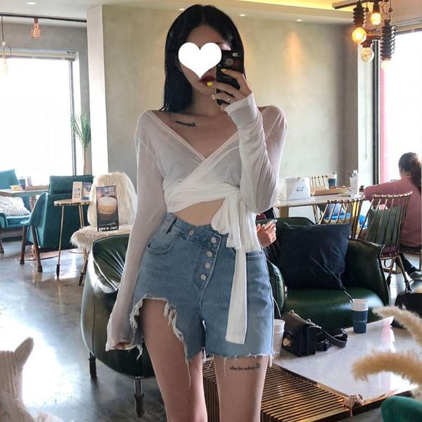 women's jeans single-side wire-drawing holes with diagonal buttons retro high-waisted denim shorts, Blue
women's jeans single-side wire-drawing holes with diagonal buttons retro high-waisted denim shorts, Blue