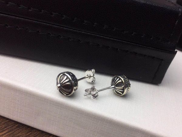 popular fashion brand ch cross circle designer earrings for lady design man and women party wedding lovers gift luxury hip hop jewelry.
popular fashion brand ch cross circle designer earrings for lady design man and women party wedding lovers gift luxury hip hop jewelry.