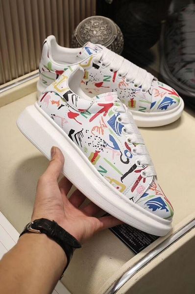classic luxury fashion designer shoes 3m reflective women men leather platform casual shoe triple white black red navy mens flat chaussures
classic luxury fashion designer shoes 3m reflective women men leather platform casual shoe triple white black red navy mens flat chaussures