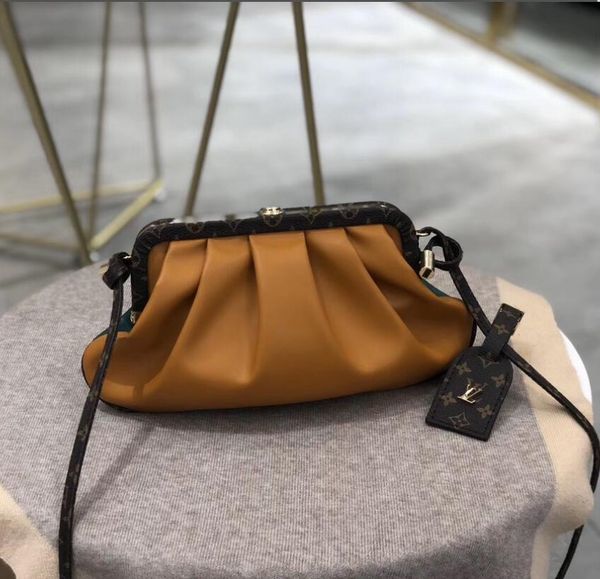 lady 2020 pleated classic fashion one-shouldered diagonal cross double complexion bag with high quality
lady 2020 pleated classic fashion one-shouldered diagonal cross double complexion bag with high quality