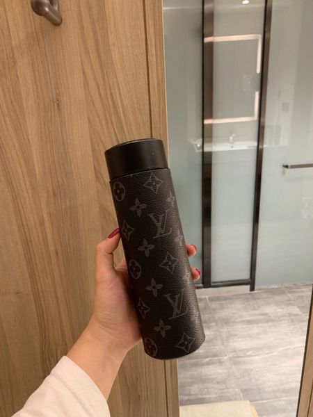 2020 designer double wall stainless steel insulated tumblers fashion luxury water bottle letter print skinny tumbler thermos jug
2020 designer double wall stainless steel insulated tumblers fashion luxury water bottle letter print skinny tumbler thermos jug