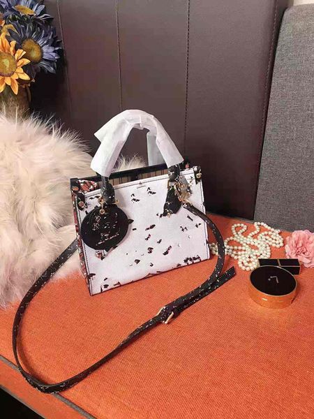 популярная из натуральной кожи сумочки женской моды 2019 новой сумки lady big наклонных плечи bucket женщины сумка сумка девушка роскошные ж
популярная из натуральной кожи сумочки женской моды 2019 новой сумки lady big наклонных плечи bucket женщины сумка сумка девушка роскошные ж