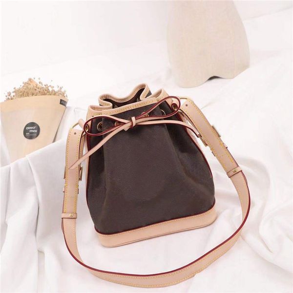 designer luxury handbags purses classic bucket bag v brand fashion model n41220 genuine leather bags crossbody single shoulder bags
designer luxury handbags purses classic bucket bag v brand fashion model n41220 genuine leather bags crossbody single shoulder bags