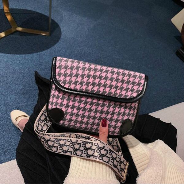 2020 designer women shoulder bag new retro style crossbody personality strap small lady bags square chest bag students//08
2020 designer women shoulder bag new retro style crossbody personality strap small lady bags square chest bag students//08