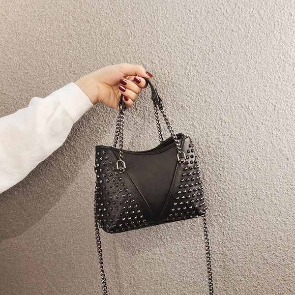 women's crossbody bag korean fashion high-end personality studded chain bag pu leather shoulder handbag
women's crossbody bag korean fashion high-end personality studded chain bag pu leather shoulder handbag