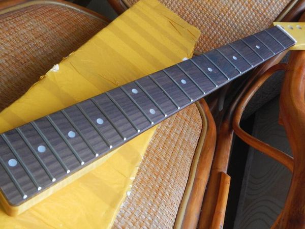 Free shipping wholesale Rose wood fingerboard Tele guitar neck , telecaster guitar neck 21 Fret -17-11
Free shipping wholesale Rose wood fingerboard Tele guitar neck , telecaster guitar neck 21 Fret -17-11
