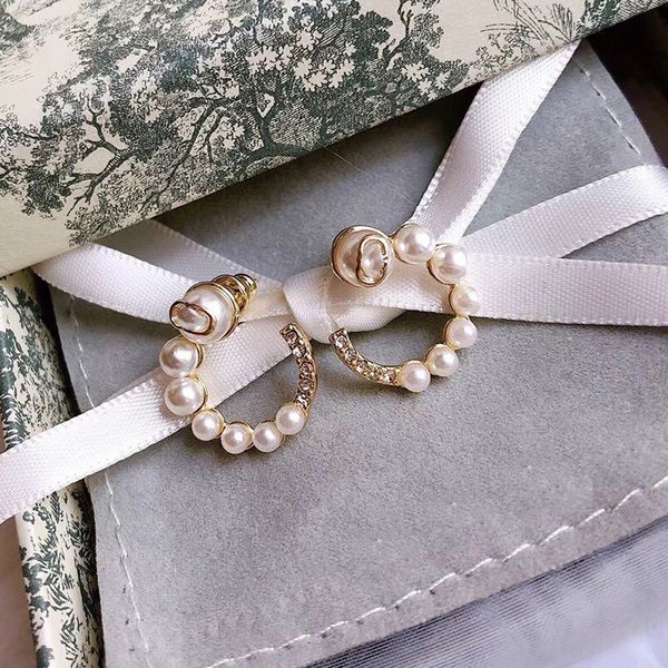c1893 fashion cd imitation pearl earrings letter ear stud s925 silver needle brass material when crescent bay girls beautiful earrings, Golden;silver
c1893 fashion cd imitation pearl earrings letter ear stud s925 silver needle brass material when crescent bay girls beautiful earrings, Golden;silver