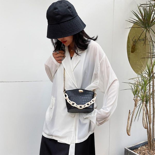 мини кожа crossbody сумки женщины цепи простой шаблон плеча сумка молодежная женская малый квадратные сумки
мини кожа crossbody сумки женщины цепи простой шаблон плеча сумка молодежная женская малый квадратные сумки