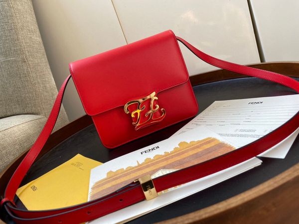 new ladies cross-body bag high-end custom quality single shoulder bag fashion style gold metal accessories with non-detachable shoulderstrap
new ladies cross-body bag high-end custom quality single shoulder bag fashion style gold metal accessories with non-detachable shoulderstrap