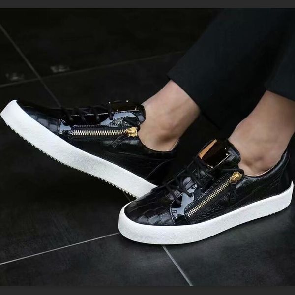 wholesale new black stone pattern leisure shoes designer sneakers gold double zip shoes for men women with box
wholesale new black stone pattern leisure shoes designer sneakers gold double zip shoes for men women with box
