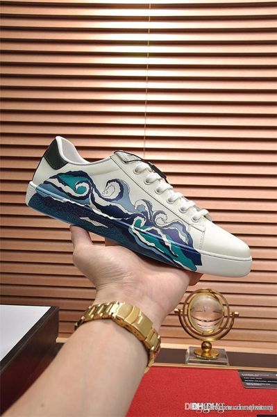 new men's designers leather sneaker with wave trainers leather running shoes sneakers with original box, Blue;gray
new men's designers leather sneaker with wave trainers leather running shoes sneakers with original box, Blue;gray