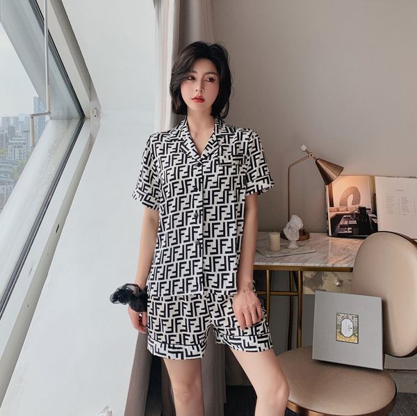 2020 summer silk thin ladies two-piece suit letterf style loose short-sleeved shorts pajamas ladies home pajamas set ing, White
2020 summer silk thin ladies two-piece suit letterf style loose short-sleeved shorts pajamas ladies home pajamas set ing, White