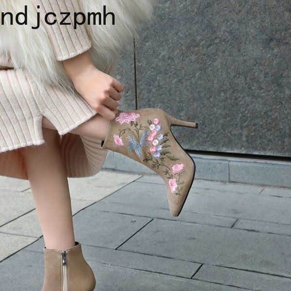 women's boots new autumn and winter pointed fashion flower zipper high heel short tube women's shoes plus size 33-43 9cm high, Black
women's boots new autumn and winter pointed fashion flower zipper high heel short tube women's shoes plus size 33-43 9cm high, Black