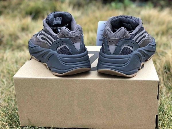 2020 authentic 700 v2 geode kanye west man women outdoor shoes runner wave mauve static inertia eg6860 grey sneakers with original box, Black
2020 authentic 700 v2 geode kanye west man women outdoor shoes runner wave mauve static inertia eg6860 grey sneakers with original box, Black