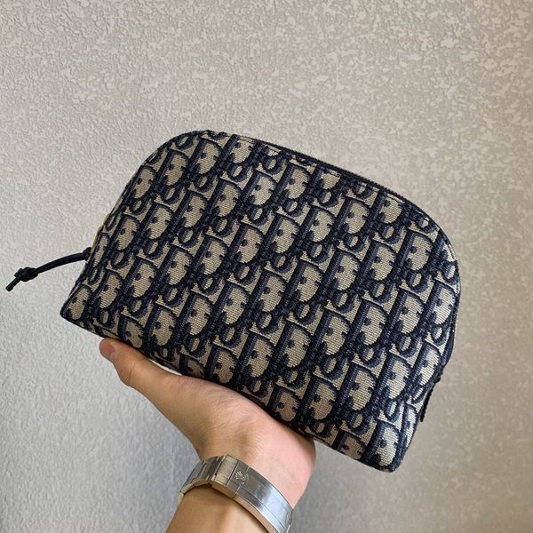 the capacity of presbyopia cosmetics bag/handbag needless to say la ~ girls travel to have such a storage wow
the capacity of presbyopia cosmetics bag/handbag needless to say la ~ girls travel to have such a storage wow